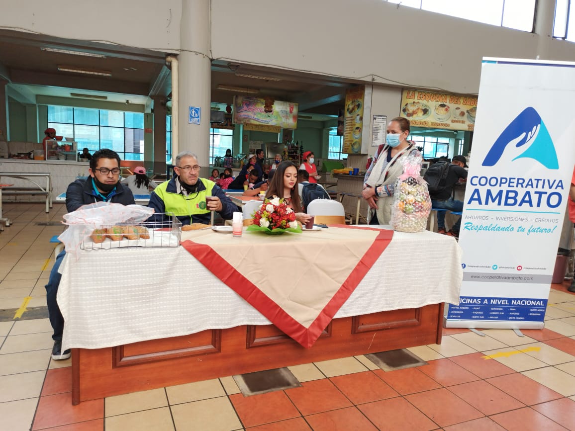 Cooperativa Ambato patrocinó el programa de Colada Morada del Mercado Modelo en Ambato